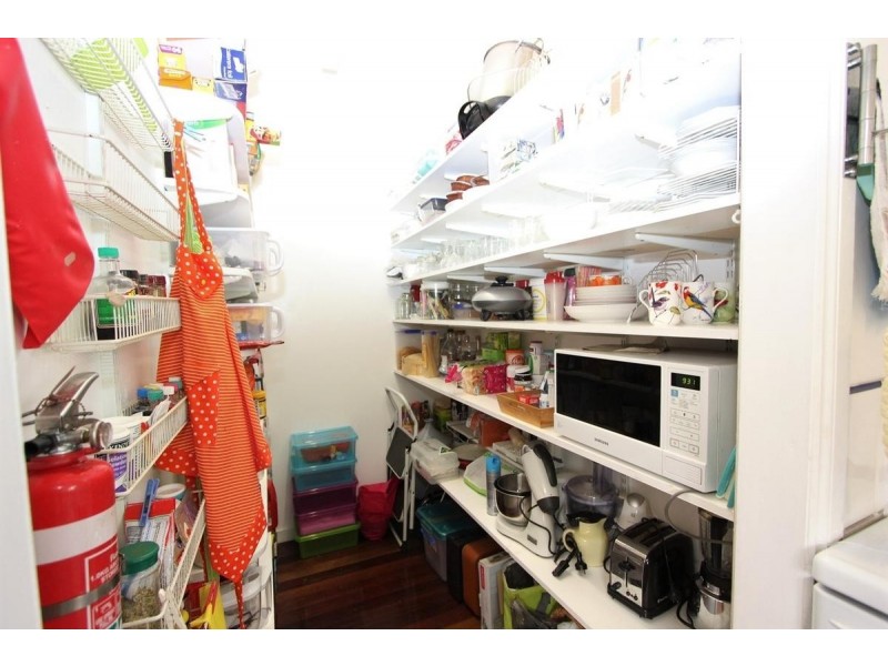 28 LOGAN AVENUE, Oxley QLD 4075