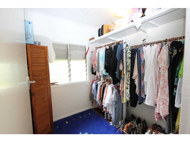 28 LOGAN AVENUE, Oxley QLD 4075