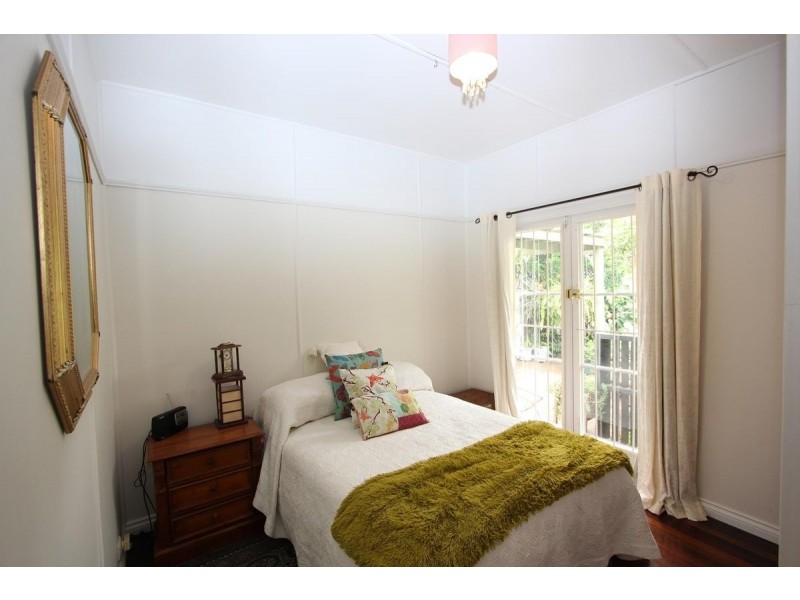 28 LOGAN AVENUE, Oxley QLD 4075