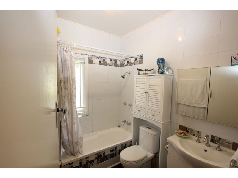 28 LOGAN AVENUE, Oxley QLD 4075