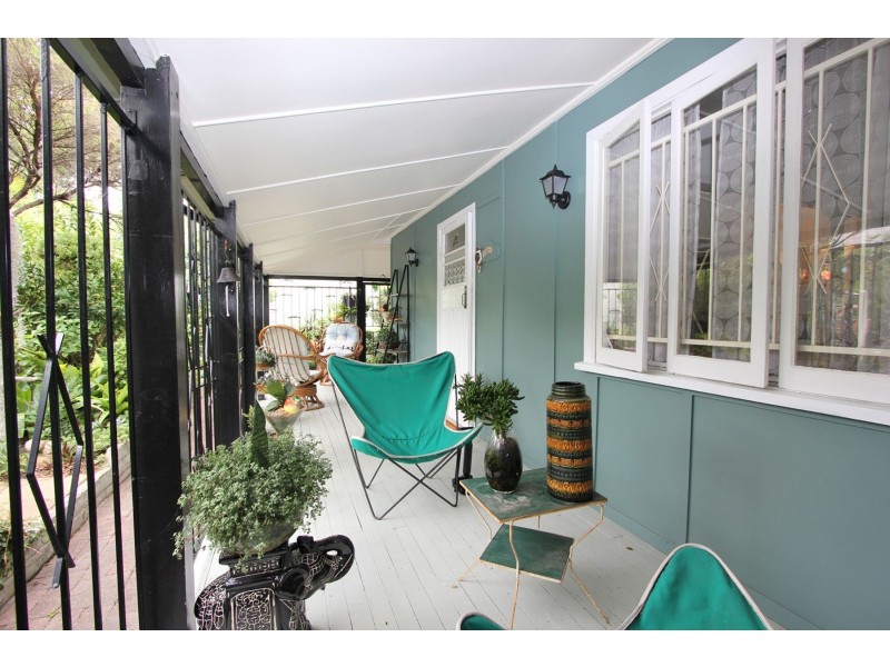 28 LOGAN AVENUE, Oxley QLD 4075