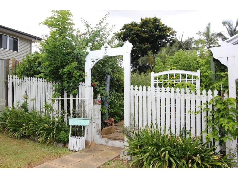 28 LOGAN AVENUE, Oxley QLD 4075