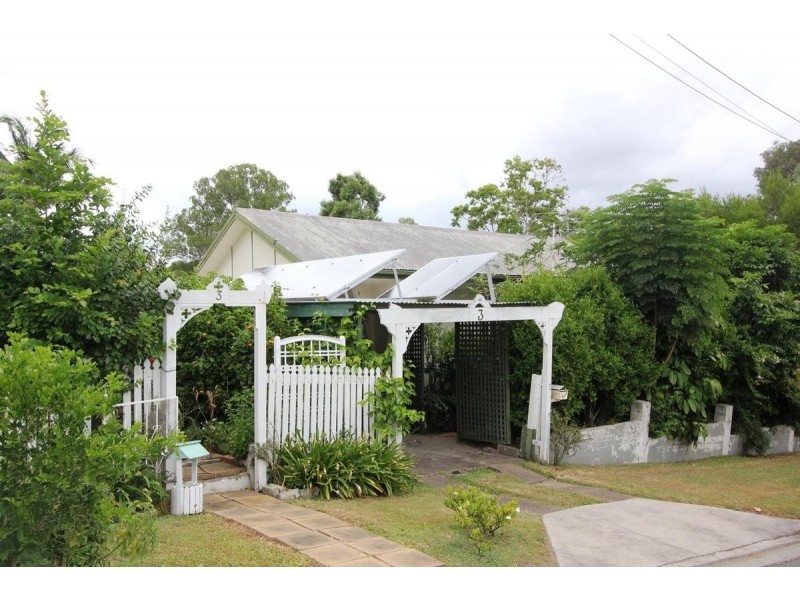 28 LOGAN AVENUE, Oxley QLD 4075