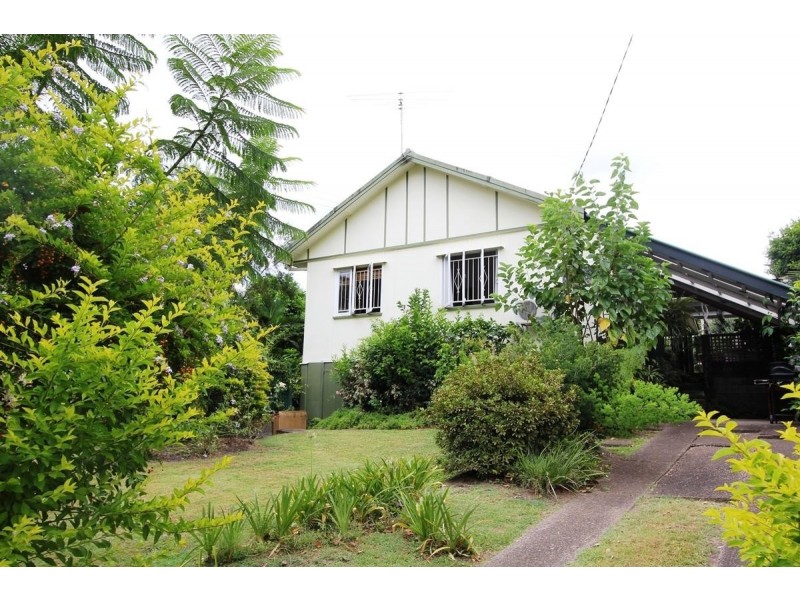 28 LOGAN AVENUE, Oxley QLD 4075