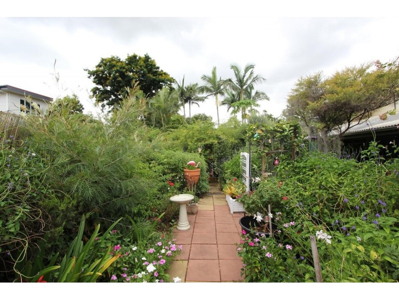 28 LOGAN AVENUE, Oxley QLD 4075