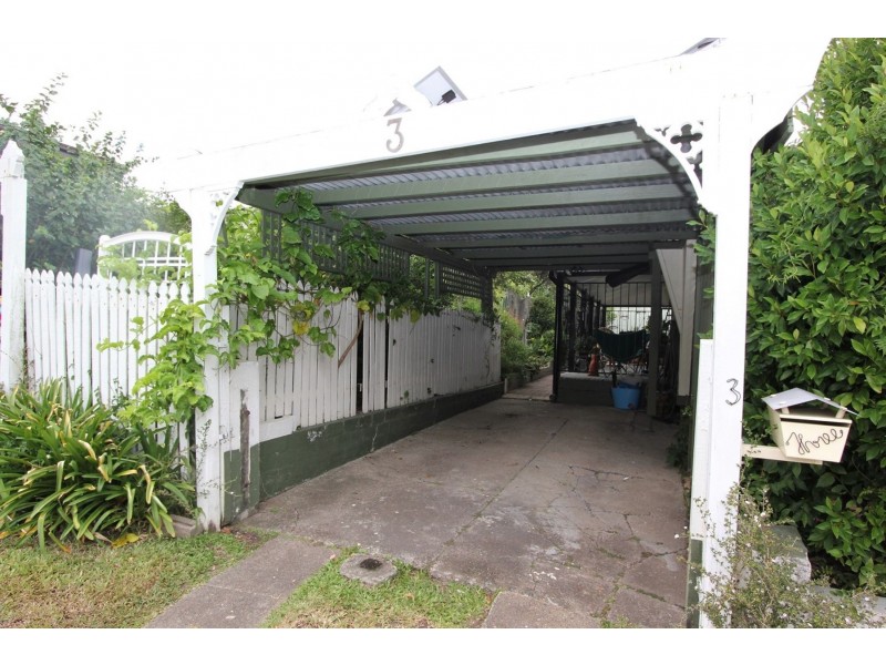 28 LOGAN AVENUE, Oxley QLD 4075