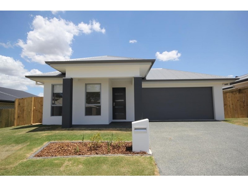 8 BUTTERFLY WAY, Ripley QLD 4306