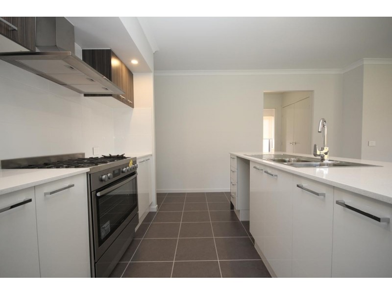 8 BUTTERFLY WAY, Ripley QLD 4306