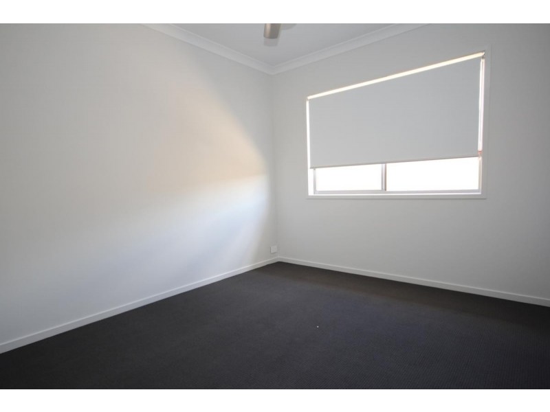 8 BUTTERFLY WAY, Ripley QLD 4306