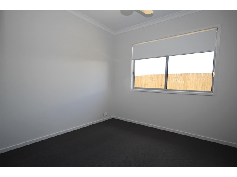 8 BUTTERFLY WAY, Ripley QLD 4306