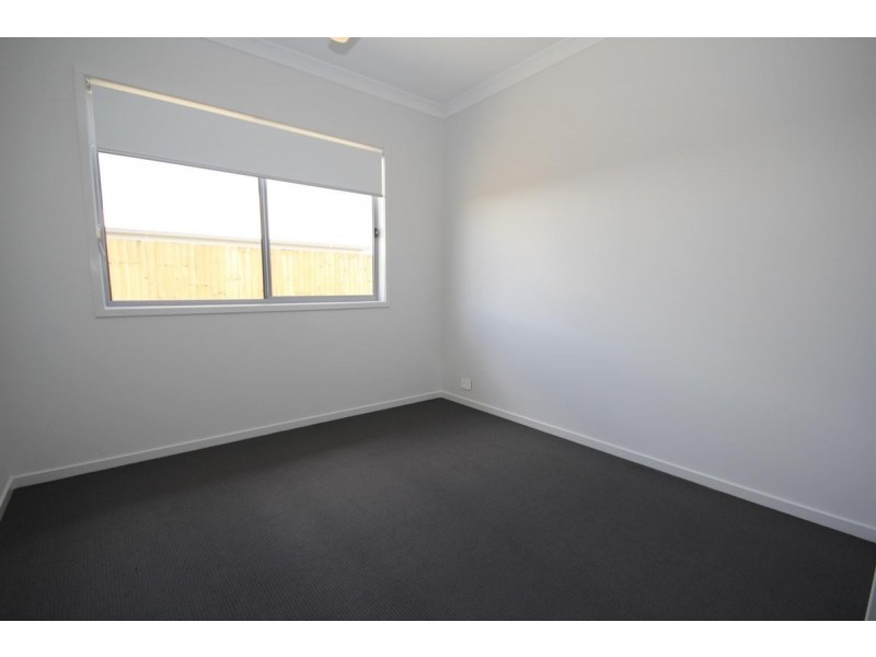 8 BUTTERFLY WAY, Ripley QLD 4306