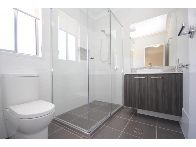 8 BUTTERFLY WAY, Ripley QLD 4306