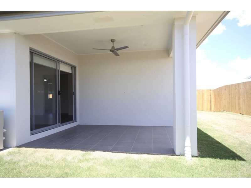 8 BUTTERFLY WAY, Ripley QLD 4306