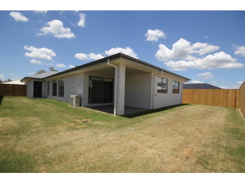 8 BUTTERFLY WAY, Ripley QLD 4306