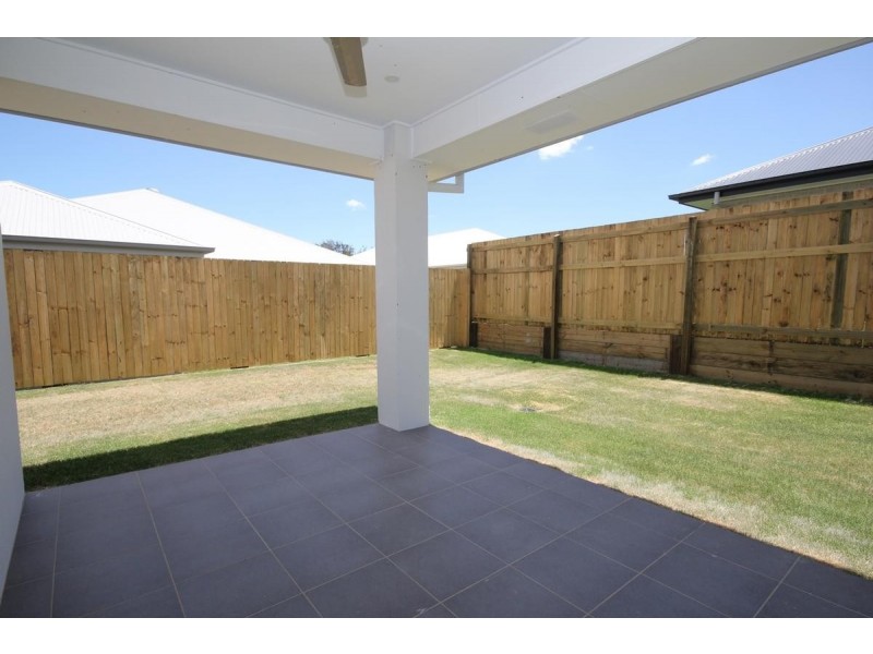 8 BUTTERFLY WAY, Ripley QLD 4306