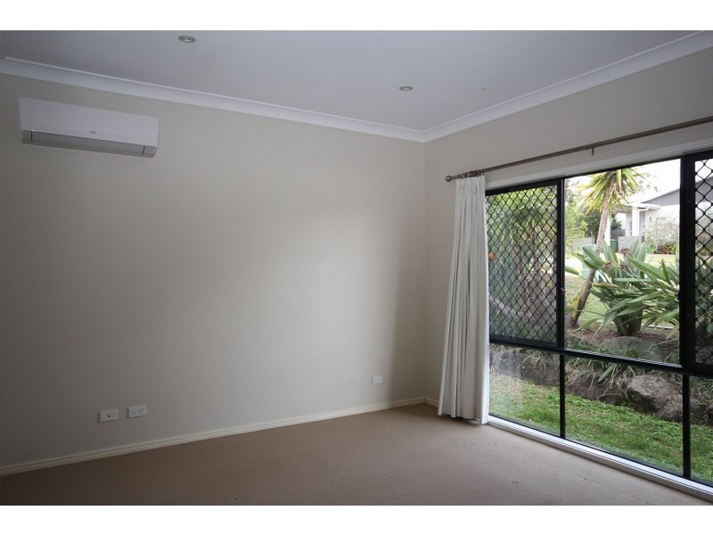 275 LAKESIDE AVENUE, Springfield Lakes QLD 4300