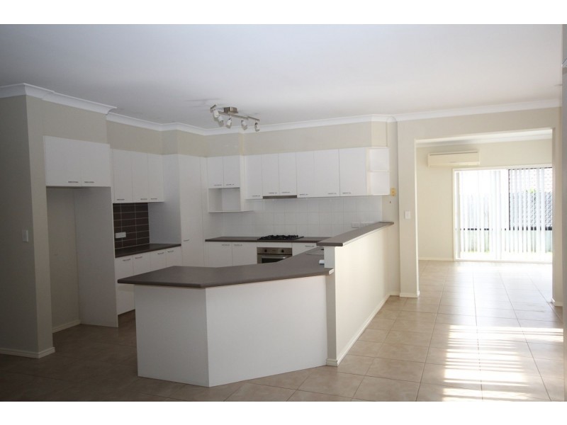 275 LAKESIDE AVENUE, Springfield Lakes QLD 4300