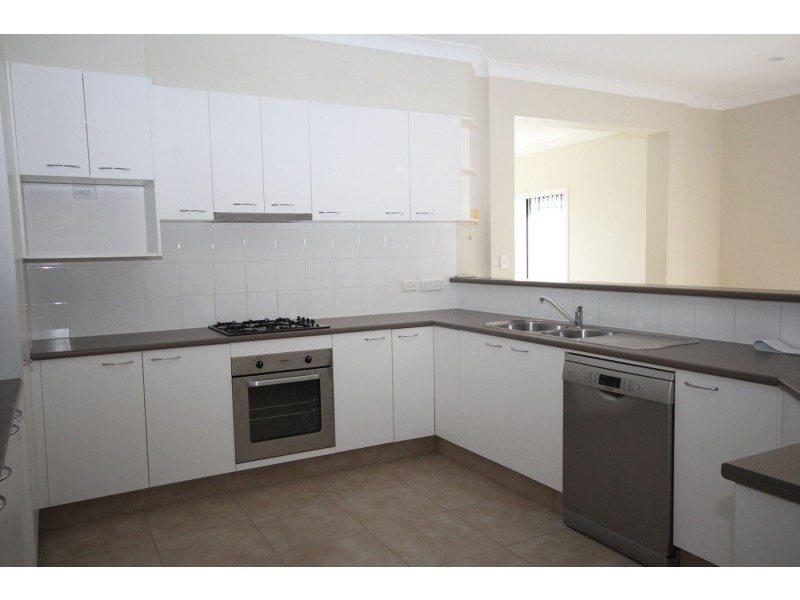 275 LAKESIDE AVENUE, Springfield Lakes QLD 4300