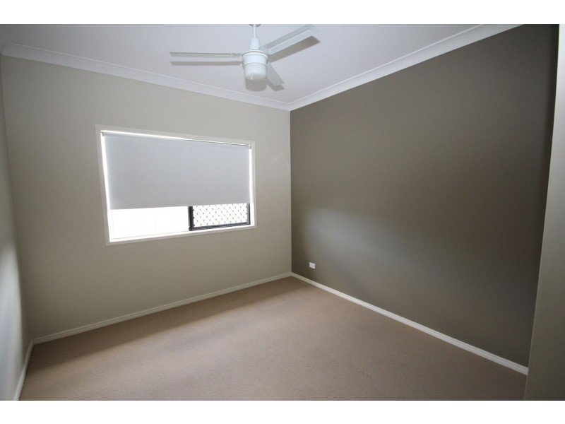 275 LAKESIDE AVENUE, Springfield Lakes QLD 4300