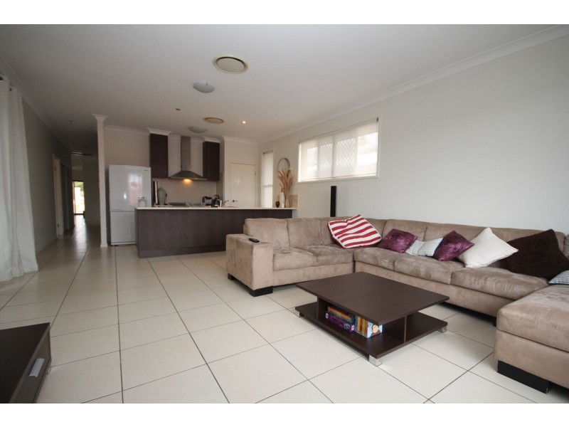 236 LAKESIDE AVENUE, Springfield Lakes QLD 4300