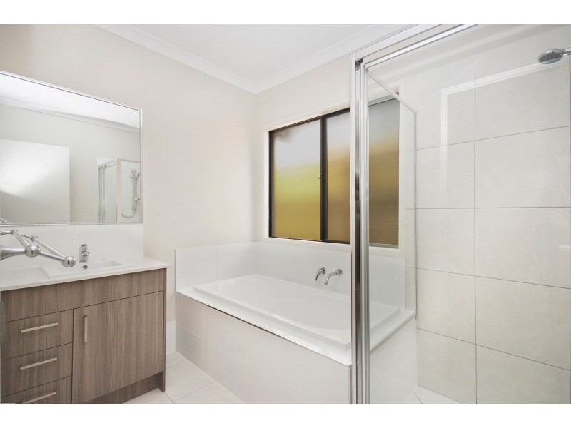 5 HARDWOOD STREET, Spring Mountain QLD 4124