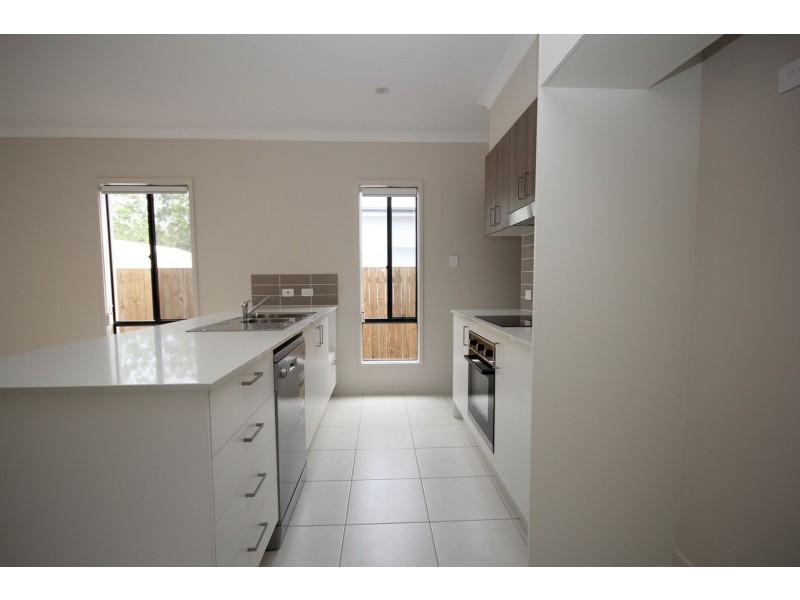 5 HARDWOOD STREET, Spring Mountain QLD 4124