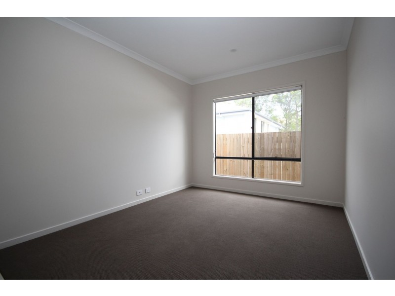 5 HARDWOOD STREET, Spring Mountain QLD 4124