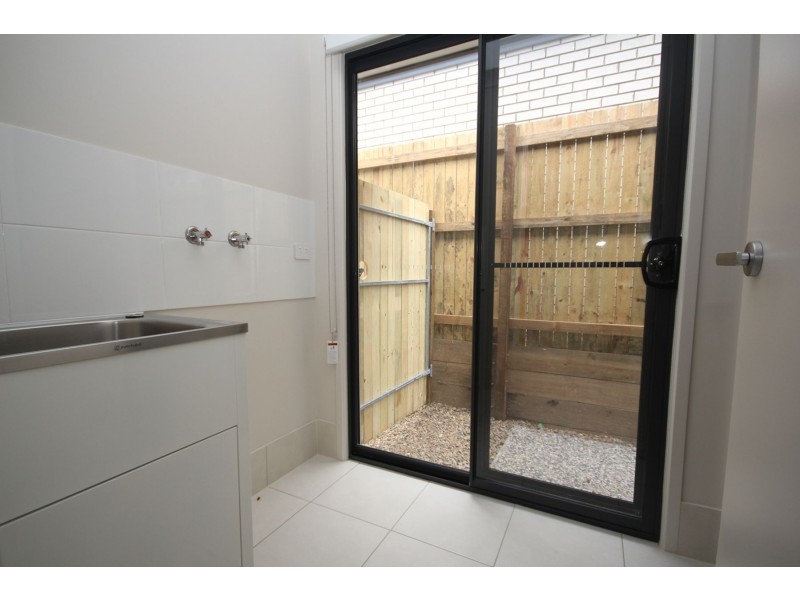 5 HARDWOOD STREET, Spring Mountain QLD 4124