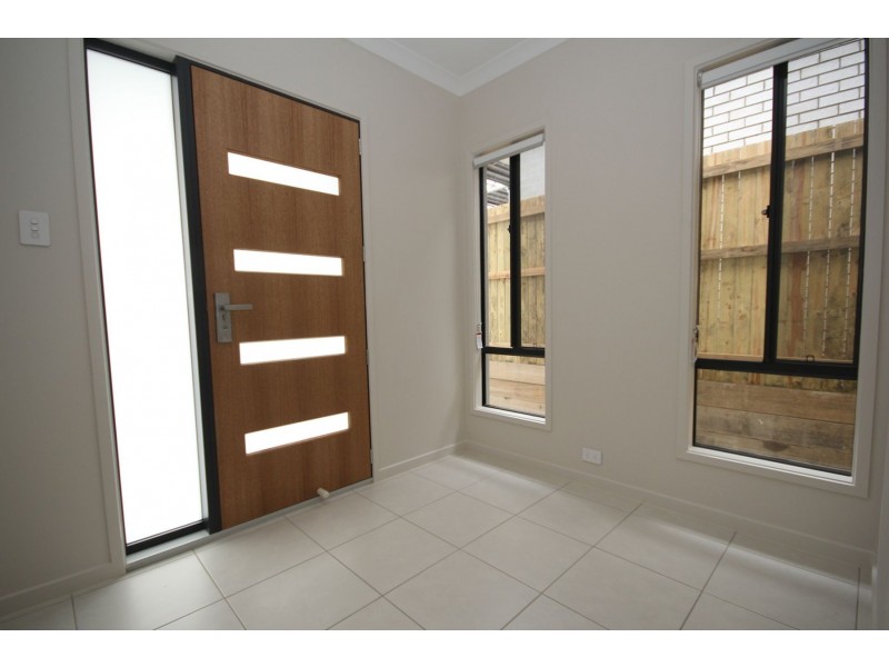 5 HARDWOOD STREET, Spring Mountain QLD 4124