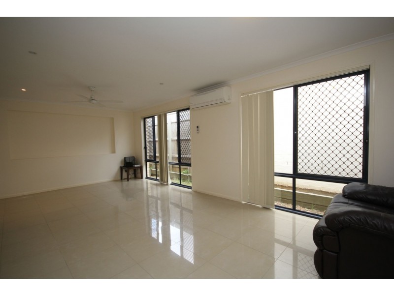 4 OAK LEAF STREET, Springfield Lakes QLD 4300