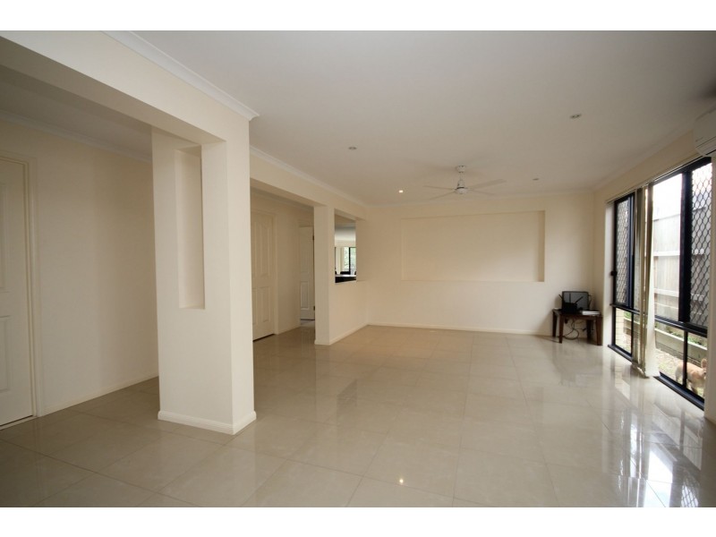 4 OAK LEAF STREET, Springfield Lakes QLD 4300