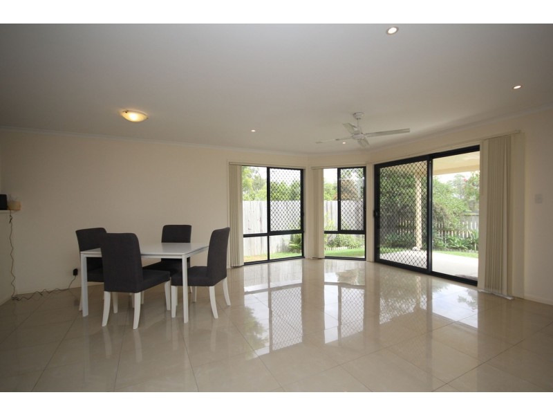 4 OAK LEAF STREET, Springfield Lakes QLD 4300