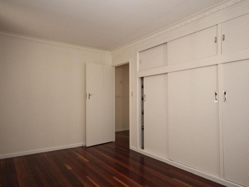 23 Raceview Street, Eastern Heights QLD 4305