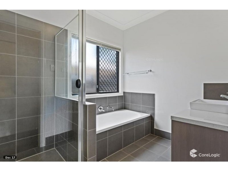 9 Park Edge Drive, Springfield Lakes QLD 4300