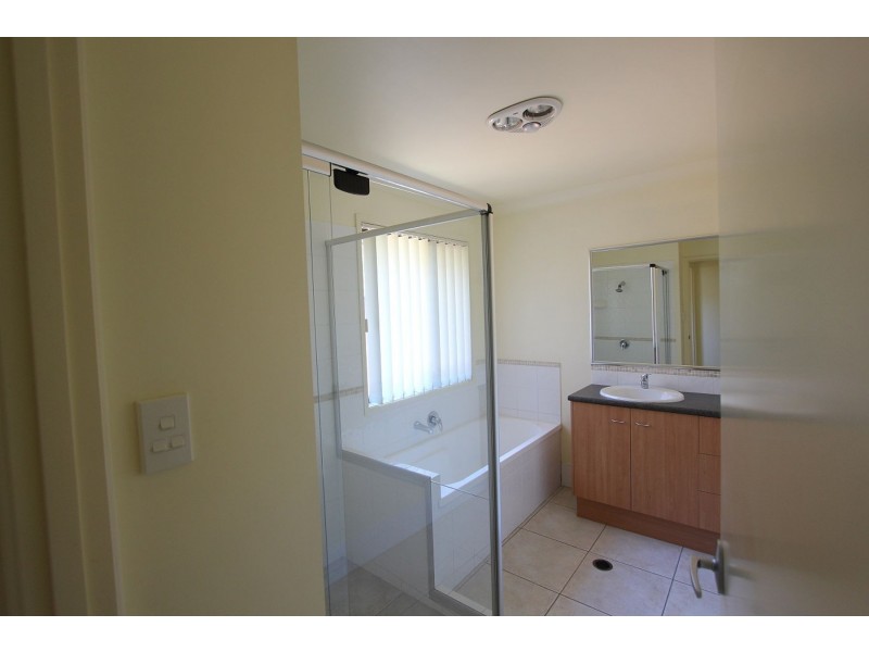 106 Brookeside Crescent, Seventeen Mile Rocks QLD 4073