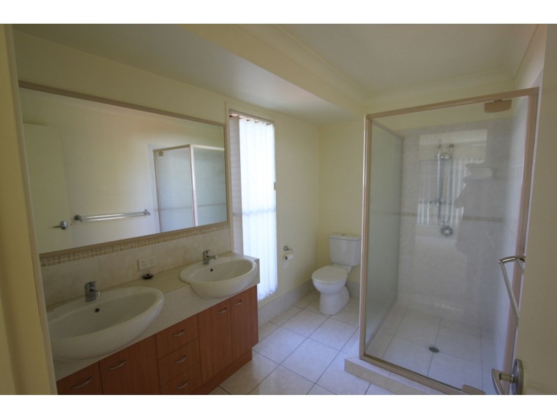 106 Brookeside Crescent, Seventeen Mile Rocks QLD 4073