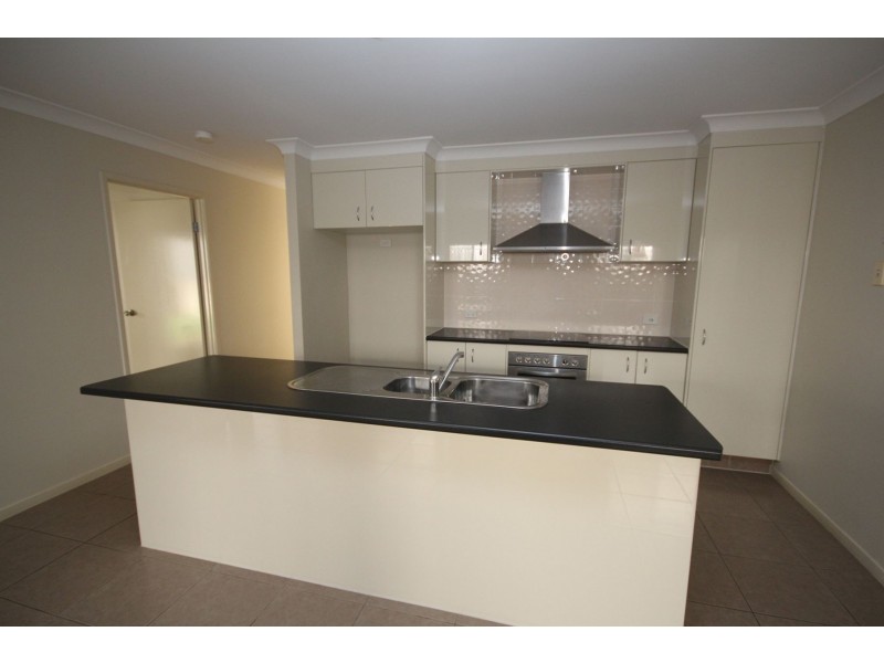 35 Lakes Entrance Drive, Springfield Lakes QLD 4300