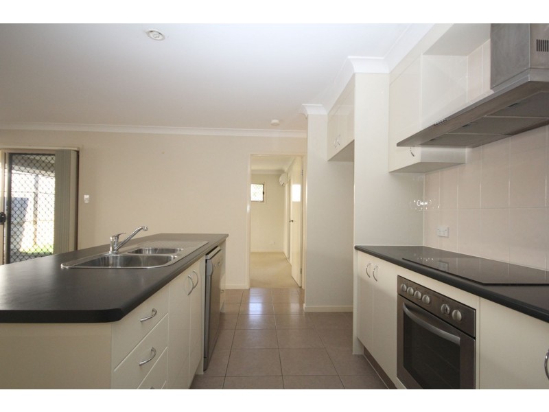 35 Lakes Entrance Drive, Springfield Lakes QLD 4300