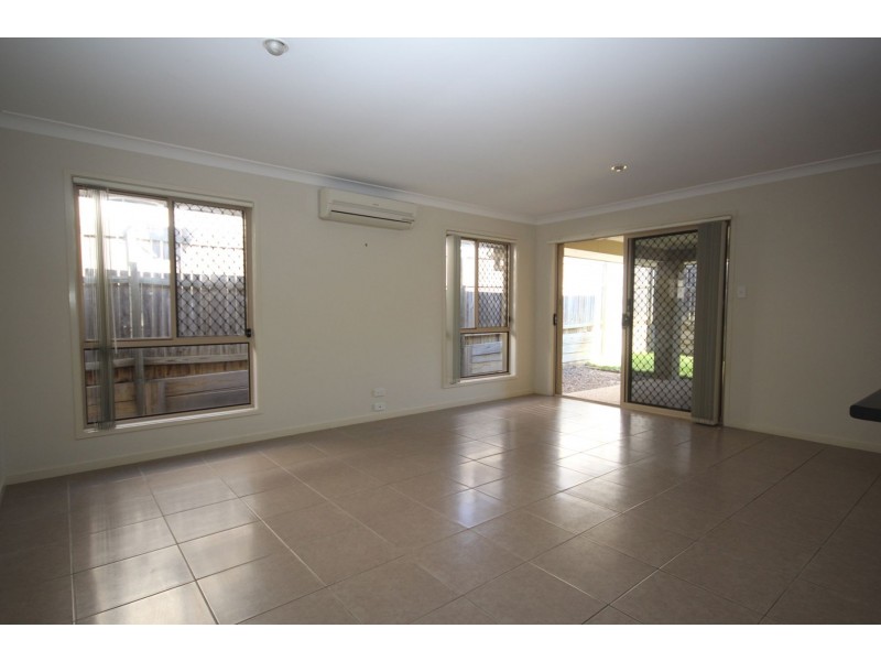 35 Lakes Entrance Drive, Springfield Lakes QLD 4300