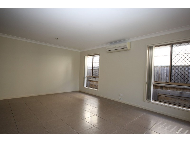 35 Lakes Entrance Drive, Springfield Lakes QLD 4300