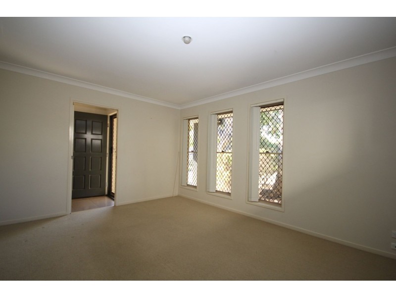 35 Lakes Entrance Drive, Springfield Lakes QLD 4300