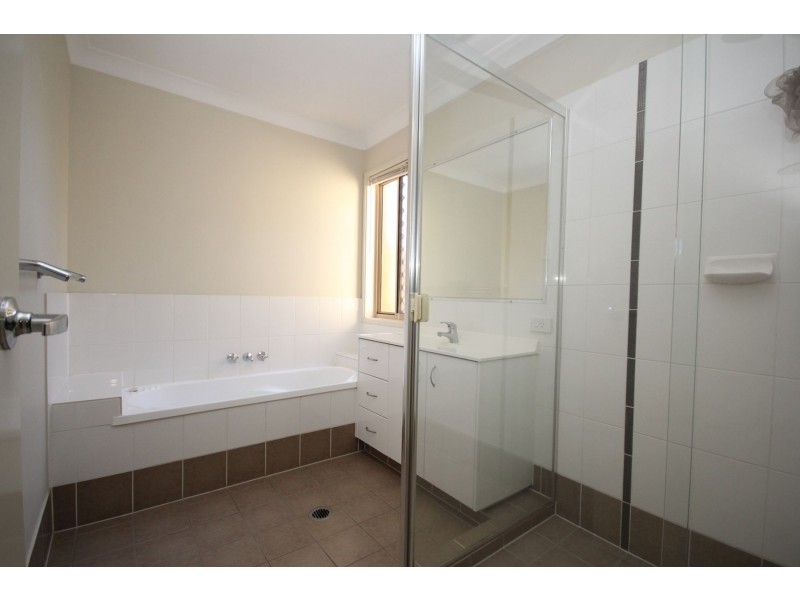 35 Lakes Entrance Drive, Springfield Lakes QLD 4300