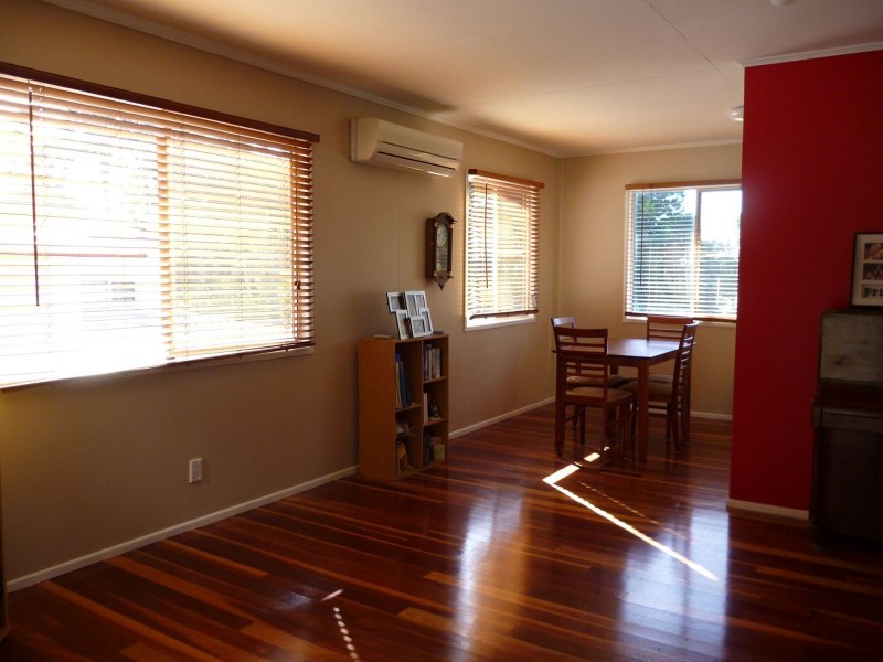 6 Caroline Street, Riverview QLD 4303
