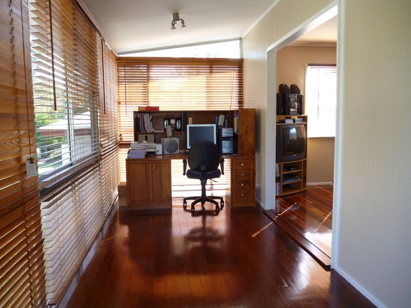6 Caroline Street, Riverview QLD 4303
