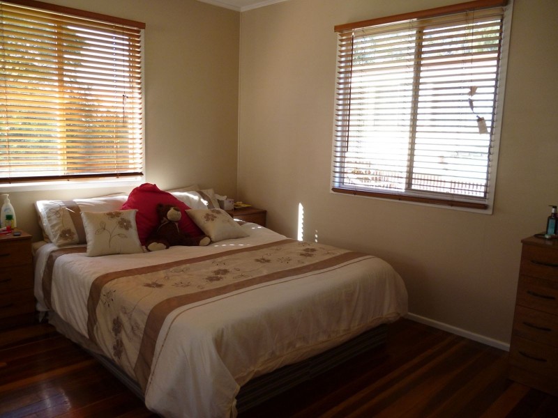 6 Caroline Street, Riverview QLD 4303