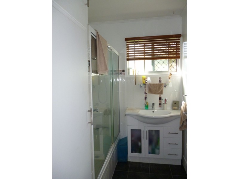 6 Caroline Street, Riverview QLD 4303