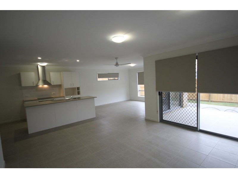 31 Woodline Drive, Spring Mountain QLD 4124