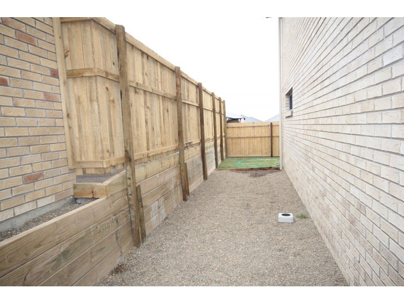 31 Woodline Drive, Spring Mountain QLD 4124