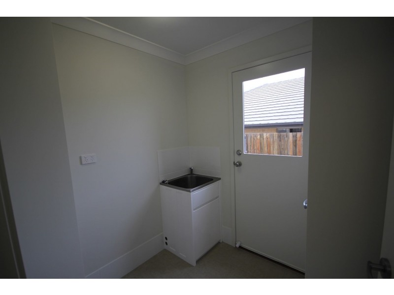 31 Woodline Drive, Spring Mountain QLD 4124