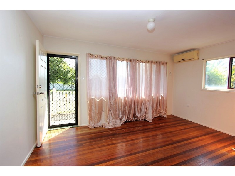 12 Southern Cross Avenue, Darra QLD 4076